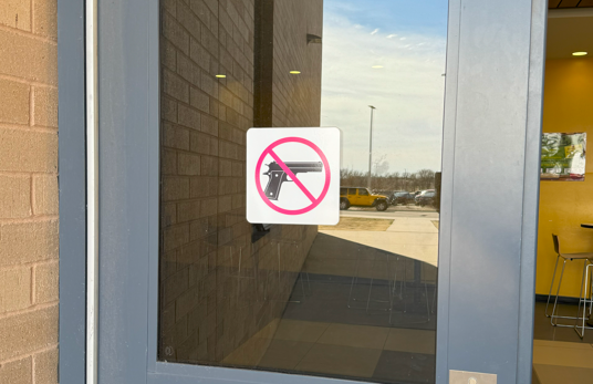 Warning sign stating that guns are strictly prohibited upon entering the building.
